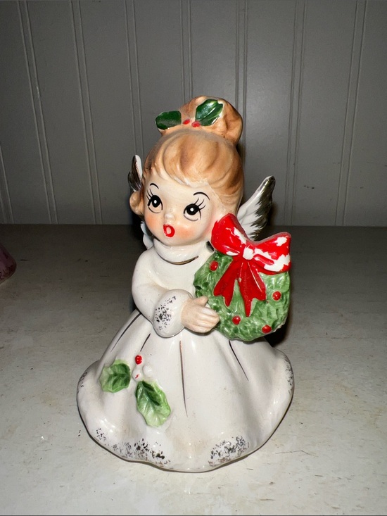 Josef Originals Other - Vintage Josef Originals Christmas holly wreath angel figurine